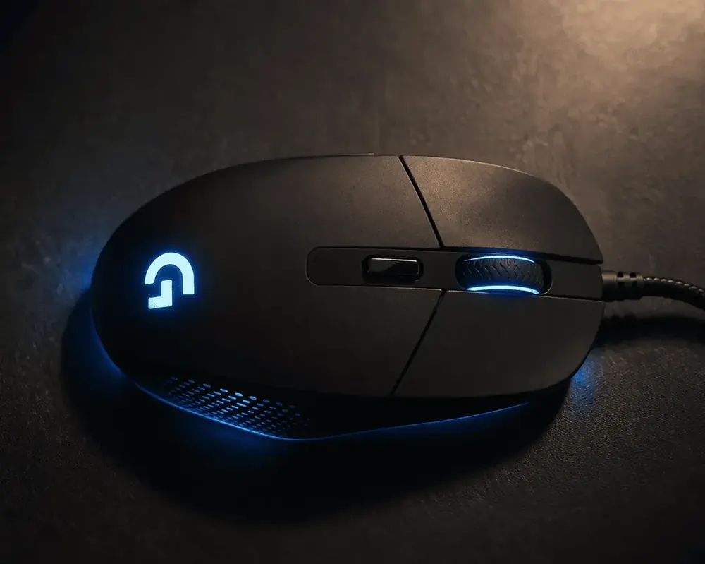 Logitech G302 incluse dans le pack gaming KAM INFO